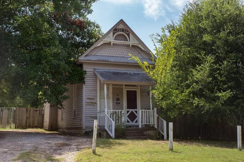 House at 301 Turner, Waxahachie, Texas