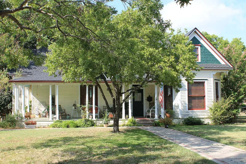 House at 1423 Sycamore, Waxahachie, Texas