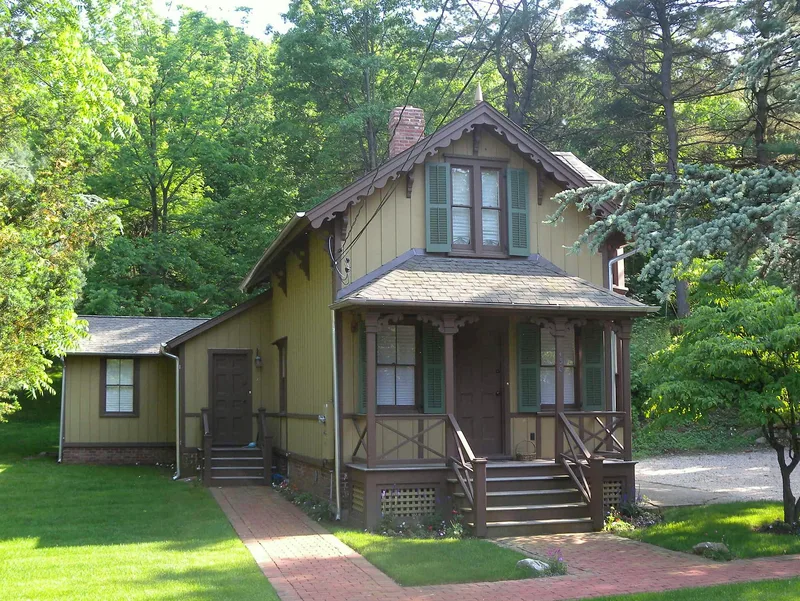 Eastman Cottage, Roslyn, New York