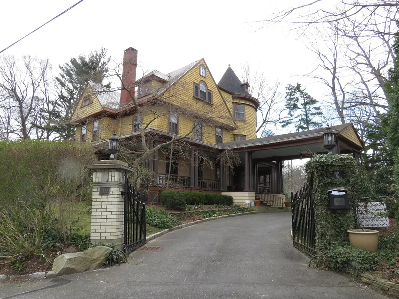 House at 19 Locust Place, Sea Cliff, New York