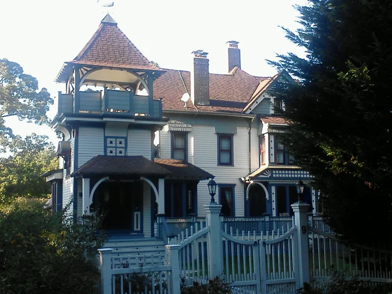 House at 9 Locust Place, Sea Cliff, New York