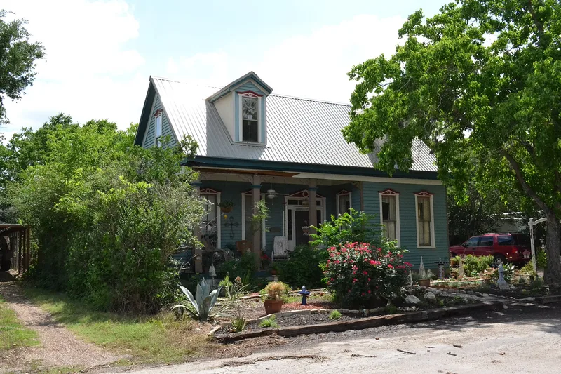 House at 609 East Live Oak, Cuero, Texas