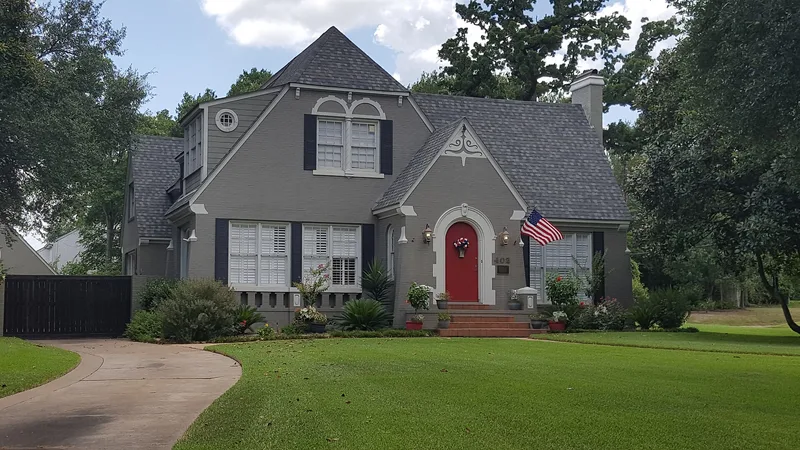 Perry, A. F. and Myrtle-Pitmann House, Lufkin, Texas