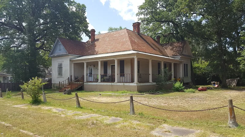 Banks-Ogg House, Lufkin, Texas