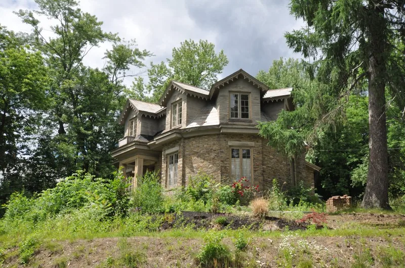 Cliff Cottage, Southbridge, Massachusetts