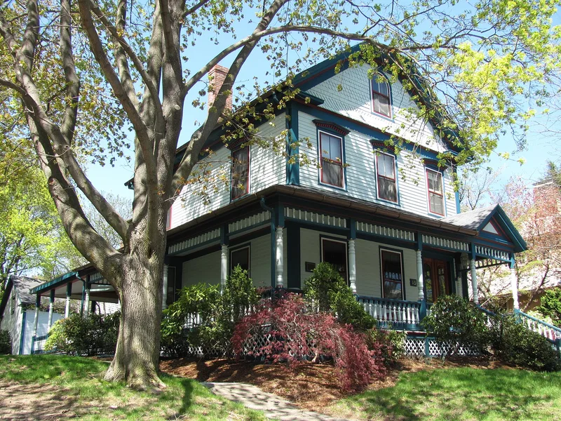 House at 15 Lawrence Avenue, Wakefield, Massachusetts