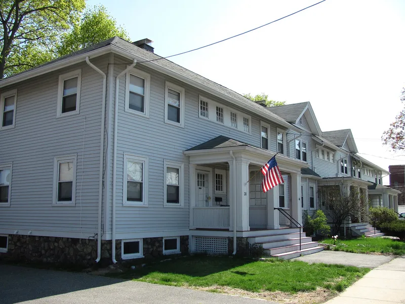 Building at 38-48 Richardson Avenue, Wakefield, Massachusetts