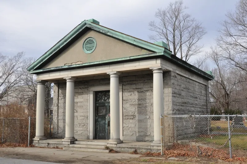 Beacon Street Tomb, Wakefield, Massachusetts