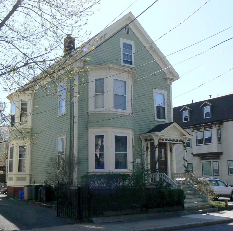 House at 10 Arlington Street, Somerville, Massachusetts