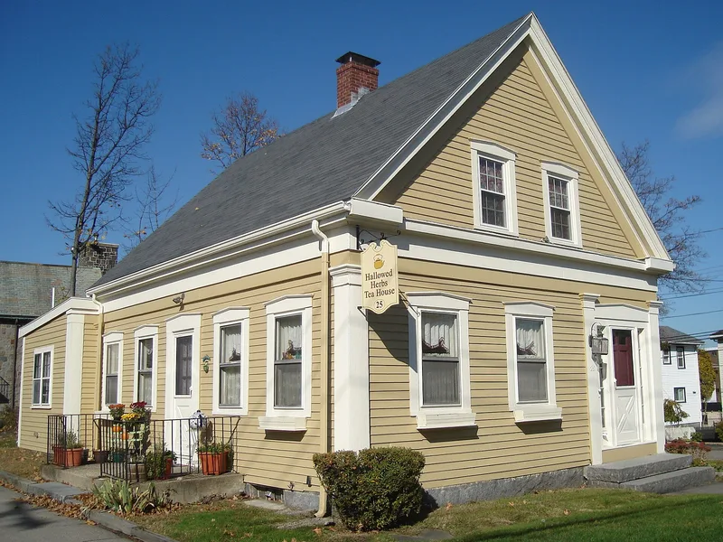 House at 25 High School Avenue, Quincy, Massachusetts