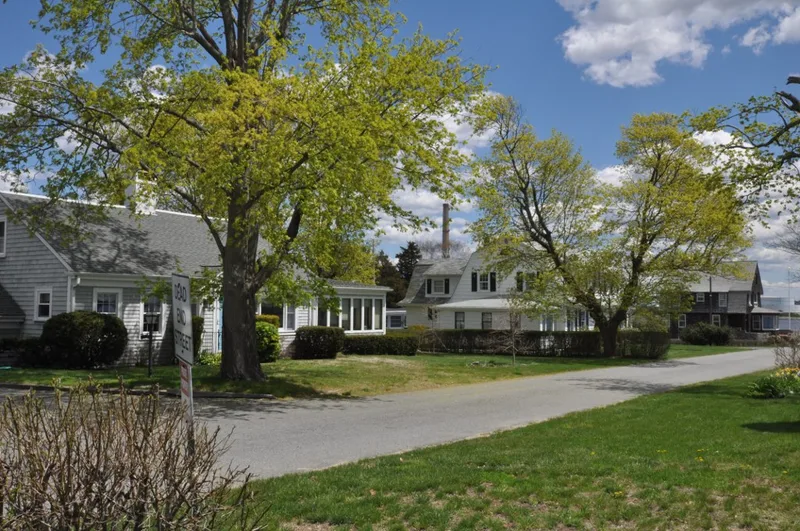 Colony Historic District, Massachusetts