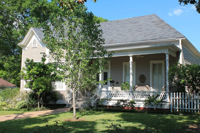 Reichardt-Low House, Brenham, Texas