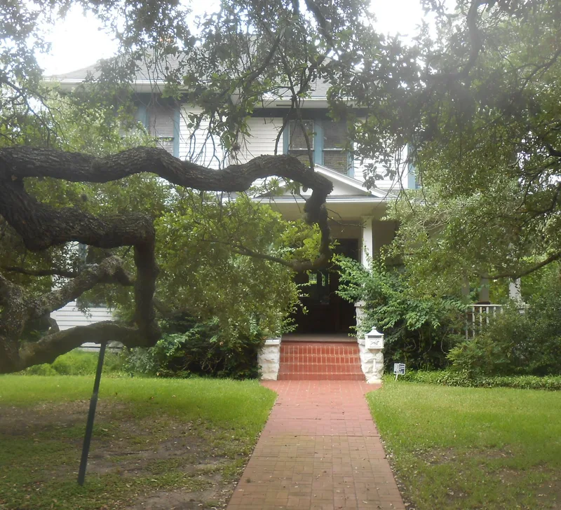 House at 402 W. Colorado, Victoria, Texas