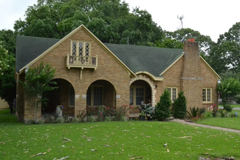 House at 401 North Richmond, Wharton, Texas