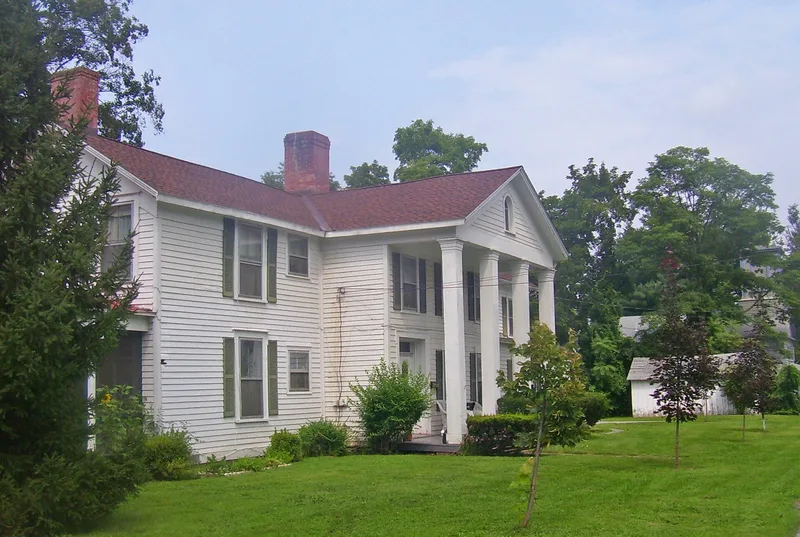 Main Street-Albertson Street-Park Place Historic District, New York