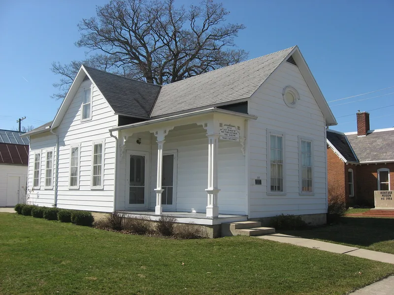 Fledderjohann, H. E., House, Doctor's Office and Summer Kitchen, New Knoxville, Ohio