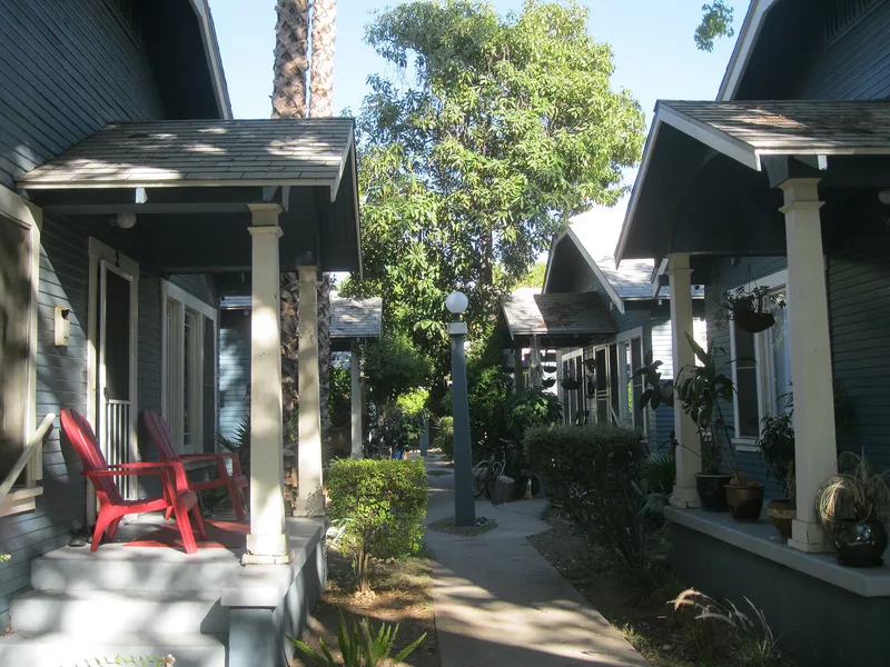 Harnetiaux Court, California