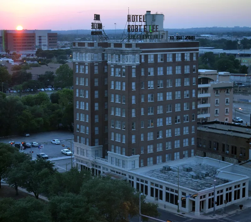 Lee, Robert E., Hotel, San Antonio, Texas