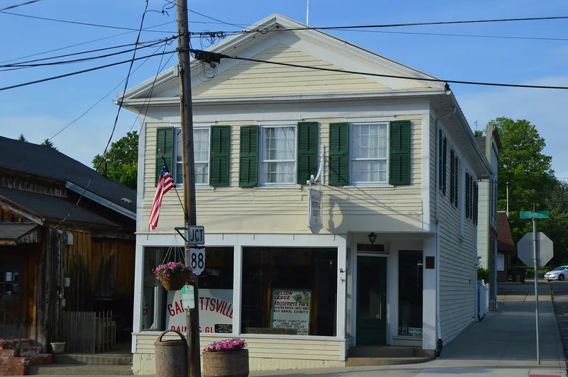 Mott Drug Store, Garrattsville, Ohio