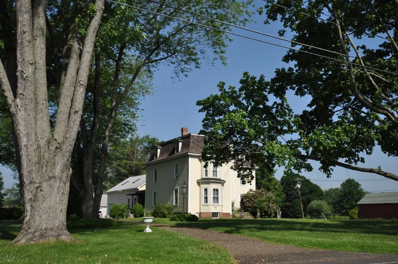 Bradstreet Historic District, Massachusetts