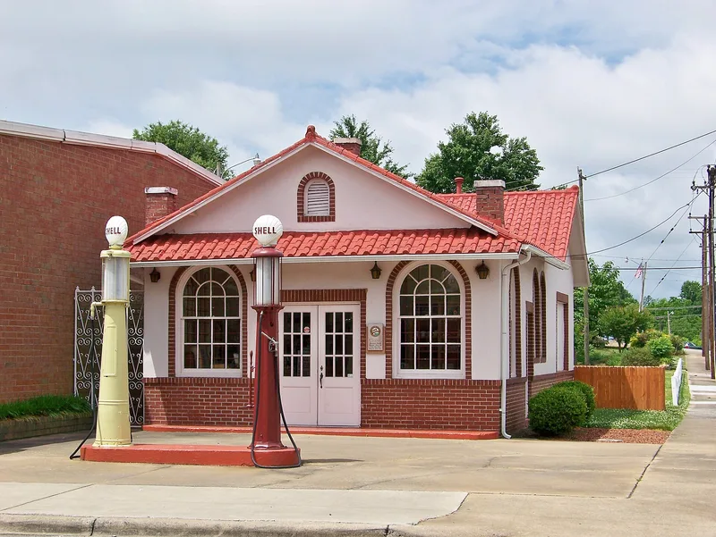 Beam's Shell Service Station and Office, (Former), Cherryville, North Carolina